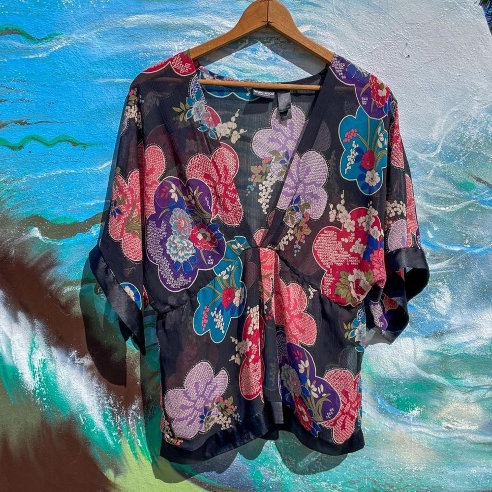 Bisou Bisou y2k Japanese floral top